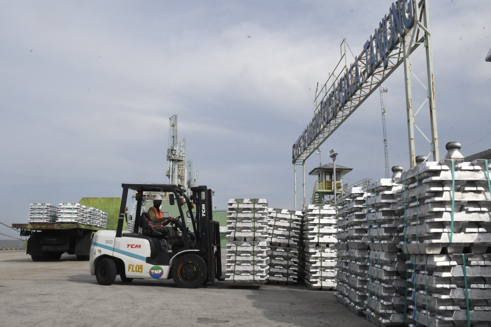 Products Increasingly Competitive, INALUM Conducts First Export of 7000 Metric Tons