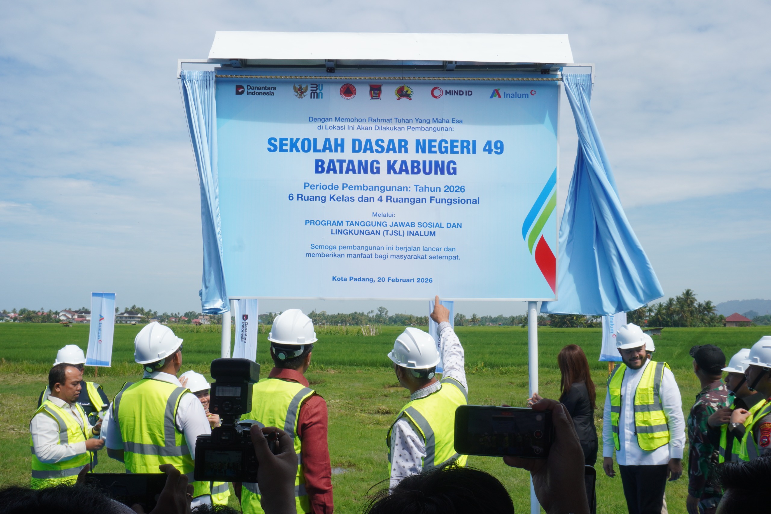 Dukung Pendidikan dan Kesehatan Pascabencana, INALUM Bangun Kembali SDN 49 Batang Kabung dan Hadirkan Posko Pengobatan Gratis untuk Warga