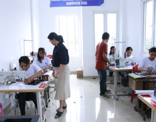 Produk Wastra Tenun Desa Meat Karya Penyandang Disabilitas Melenggang Sampai Jamaica